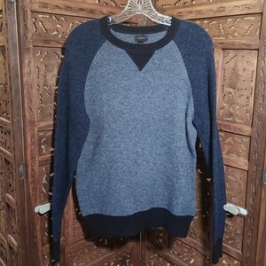 J. Crew Men's Navy and Light Blue Crewneck Sweater